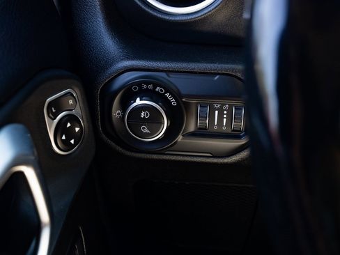 Used 2020 Jeep Gladiator Overland image 14