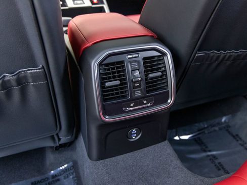 New 2025 Porsche Macan image 42