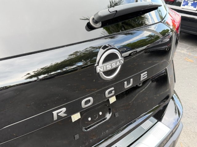 Used 2025 Nissan Rogue SV FWD image 15