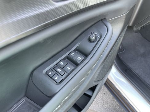 New 2025 Jeep Grand Cherokee Altitude image 9