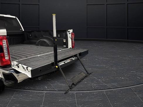 Used 2024 Ford F250 King Ranch image 17