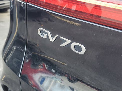 Used 2022 Genesis GV70 2.5T w/ Select Package image 8