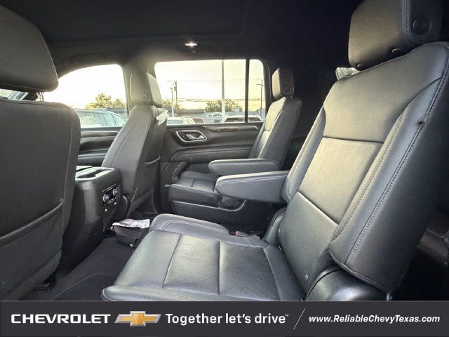 Used 2023 Chevrolet Suburban Z71 w/ Luxury Package AWD/4WD image 33