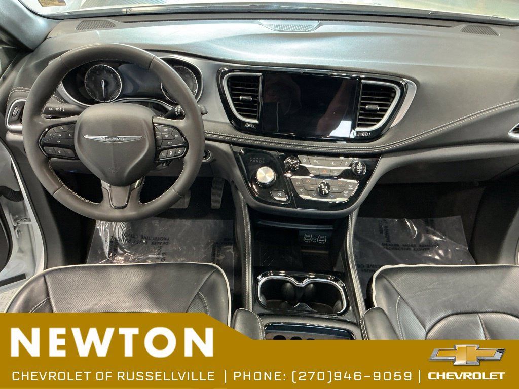 Used 2025 Chrysler Pacifica Limited FWD image 14