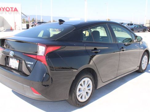 Used 2019 Toyota Prius L Eco image 3