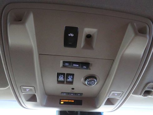 Used 2015 Cadillac Escalade ESV Premium image 31