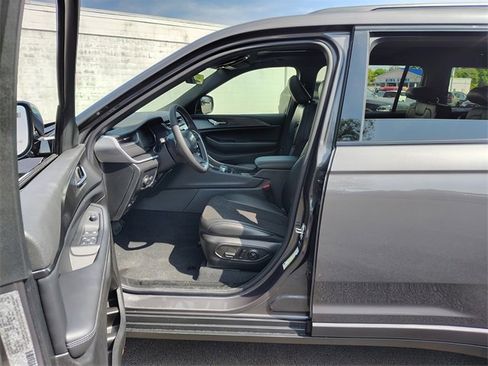 New 2025 Jeep Grand Cherokee L Altitude image 2