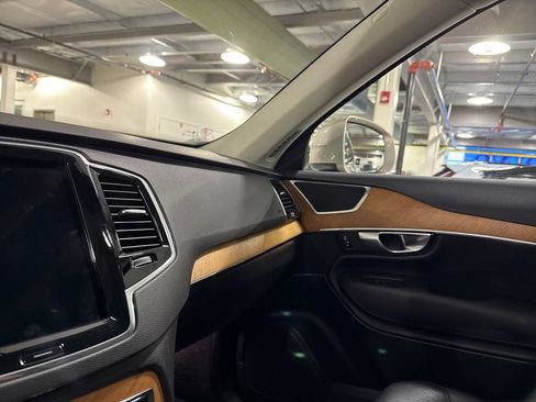 Certified 2023 Volvo XC90 B6 Plus AWD/4WD image 19