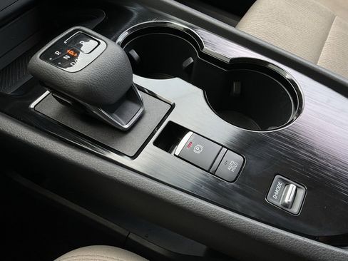 Used 2025 Nissan Rogue SV image 35