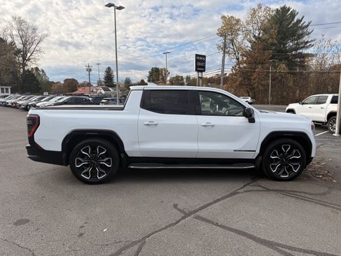 New 2025 GMC Sierra EV Denali image 6