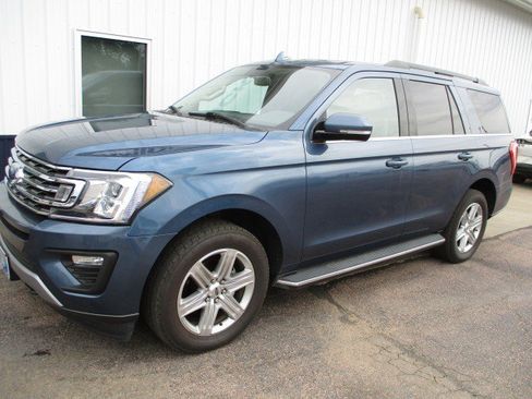 Used 2019 Ford Expedition XLT w/ Equipment Group 202A AWD/4WD image 2