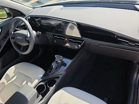 New 2026 Kia Niro EX FWD image 11