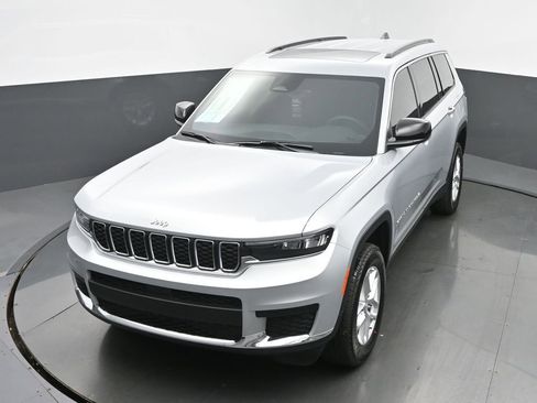 New 2025 Jeep Grand Cherokee L Laredo w/ Luxury Tech Group I image 40