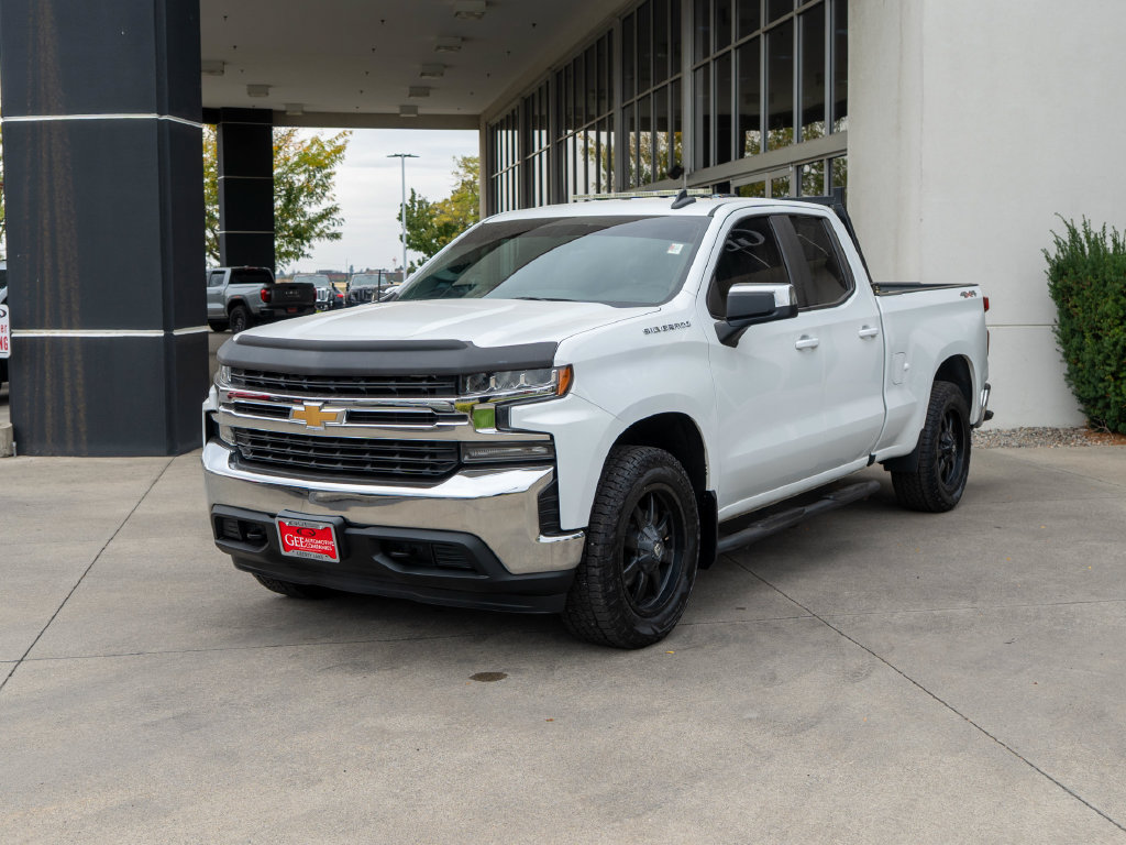 Used 2020 Chevrolet Silverado 1500 LT w/ Trailering Package AWD/4WD image 3