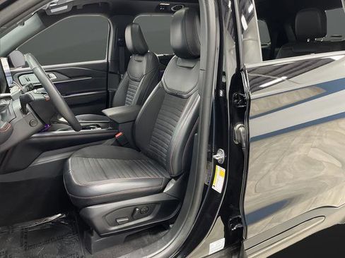 Used 2025 Ford Explorer ST-Line w/ Premium Package image 4