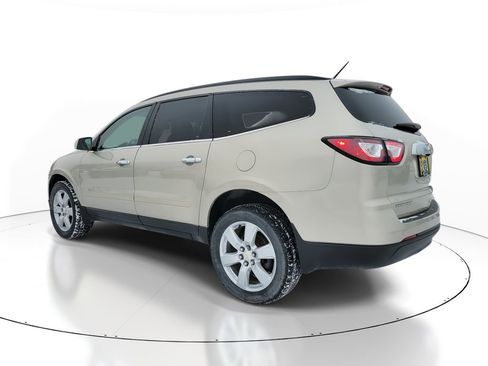 Used 2017 Chevrolet Traverse LT w/ Style and Technology Package image 3