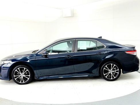 Used 2018 Toyota Camry SE w/ Audio Package FWD image 3