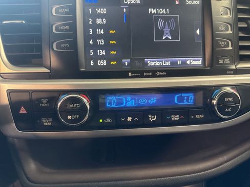 Used 2016 Toyota Highlander XLE image 28