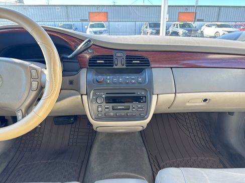 Used 2003 Cadillac De Ville w/ Comfort & Convenience Package image 17