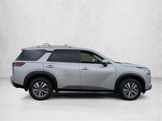 Used 2022 Nissan Pathfinder SL FWD video 4