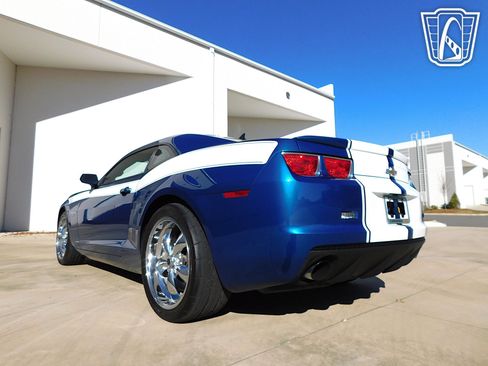 Used 2010 Chevrolet Camaro SS RWD image 18
