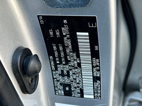 Used 2017 Toyota 4Runner SR5 AWD/4WD image 35