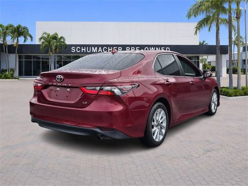 Used 2021 Toyota Camry LE image 7