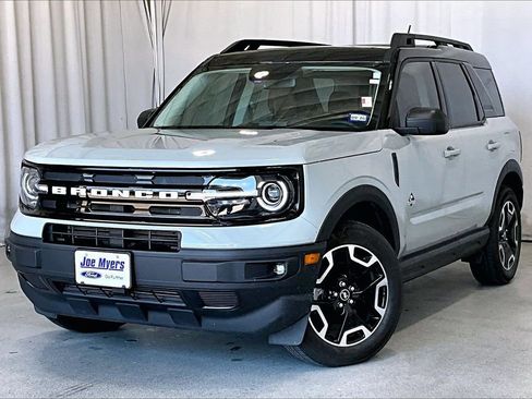 Used 2024 Ford Bronco Sport Outer Banks w/ Tech Package AWD/4WD image 2