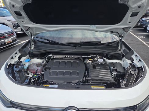 New 2025 Volkswagen Tiguan SE R-Line image 32