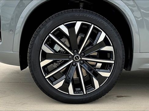 New 2026 Volvo XC90 B6 Plus w/ Protection Package Premier image 25
