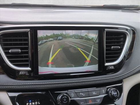 Used 2024 Chrysler Pacifica Limited image 14