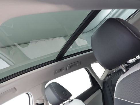 Used 2026 Volkswagen Taos SE image 13