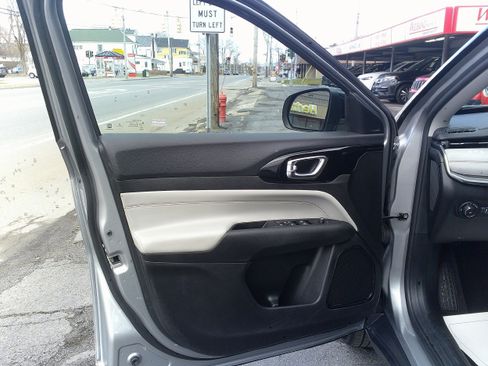 Used 2022 Jeep Compass Limited image 10