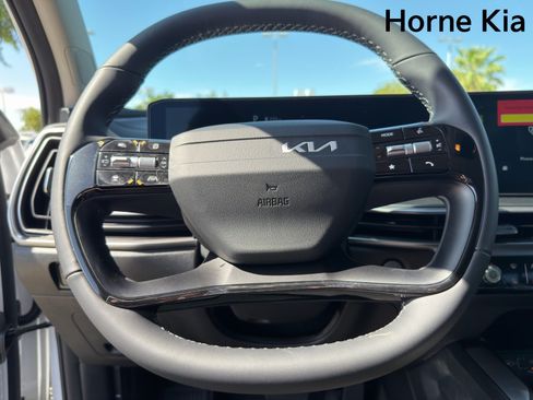 New 2026 Kia Sorento LX FWD image 12