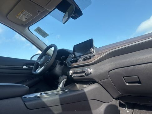 Certified 2025 Nissan Altima 2.5 SV image 28