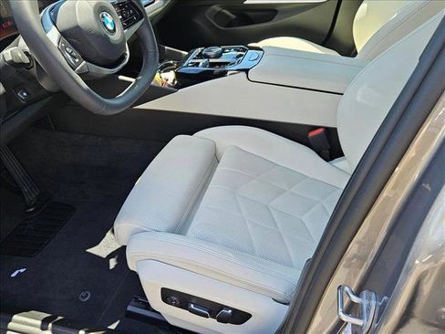 Certified 2025 BMW 530i image 15