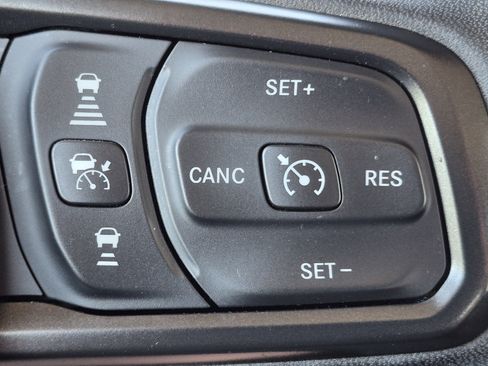 Used 2025 Jeep Wrangler Unlimited Sport AWD/4WD image 19