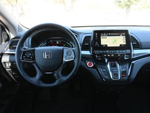 Used 2024 Honda Odyssey Elite image 9