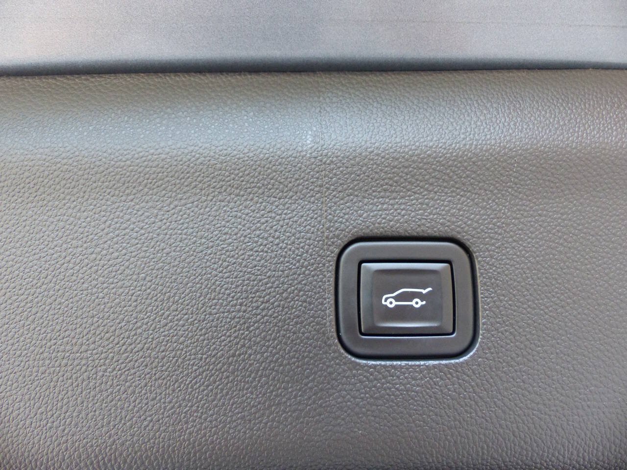 Used 2021 Buick Enclave Essence w/ Sound and Sites Package AWD/4WD image 54