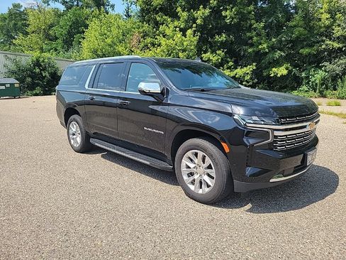 Used 2023 Chevrolet Suburban Premier AWD/4WD image 7