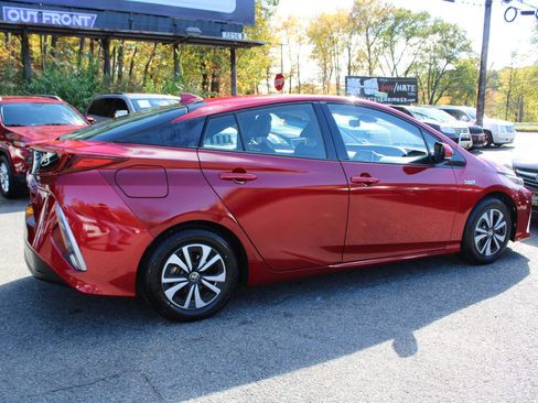 Used 2017 Toyota Prius Prime Premium image 7