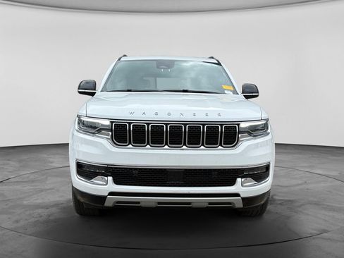 Used 2025 Jeep Wagoneer L Series II AWD/4WD image 3