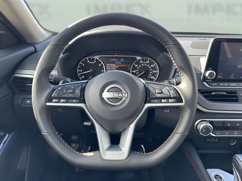 Used 2025 Nissan Altima 2.5 SR image 13