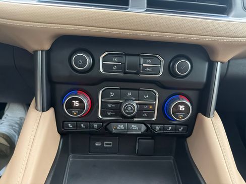 Used 2022 Chevrolet Suburban Premier AWD/4WD image 15