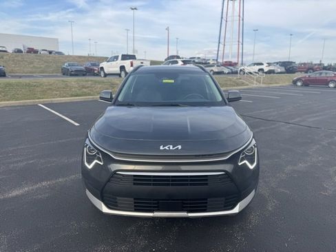 Used 2025 Kia Niro EX image 8