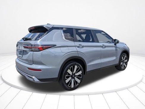 New 2026 Mitsubishi Outlander SE FWD image 3