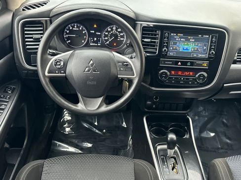 Used 2019 Mitsubishi Outlander ES image 15