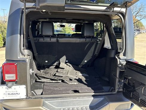 Used 2016 Jeep Wrangler Unlimited Sahara image 12