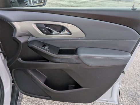 Used 2021 Chevrolet Traverse LT image 35