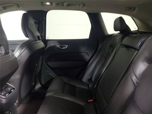 Certified 2023 Volvo XC60 B5 Ultimate w/ Climate Package FWD image 11